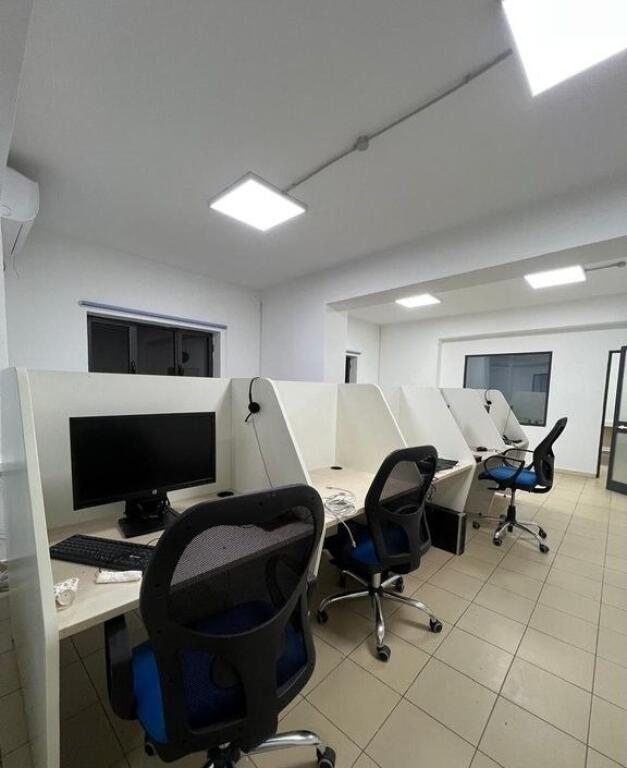 Office with spacious area near the New Bazaar – 107 m²