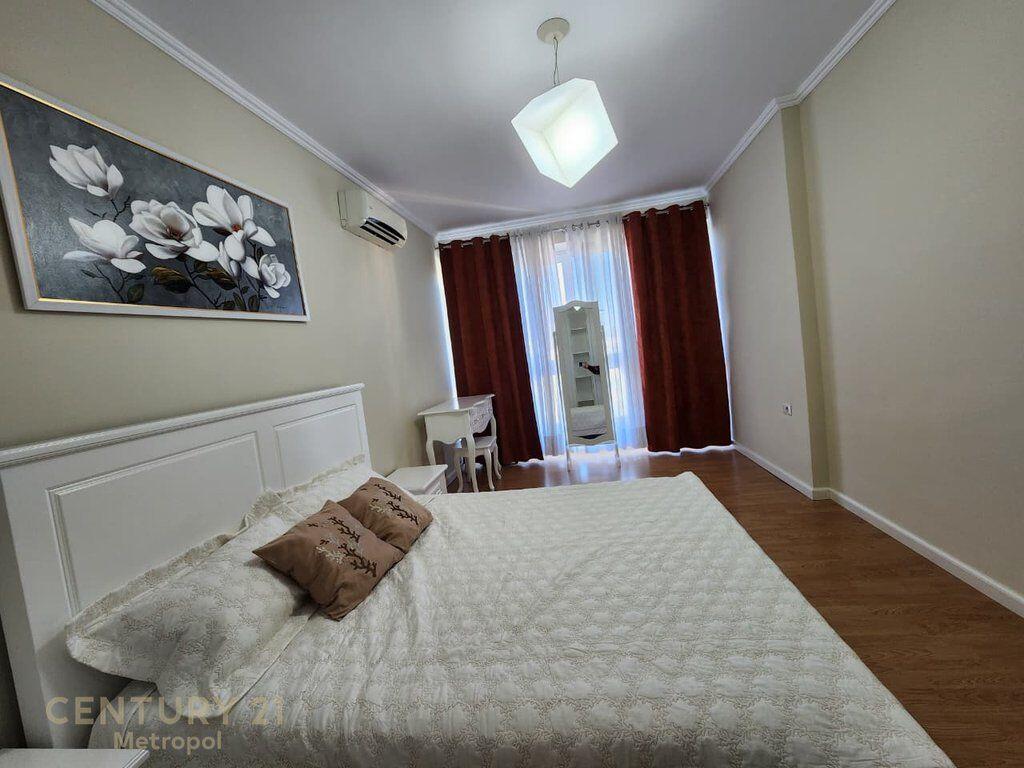 Shitet Apartament 2+1+2, Bulevardi i Ri 380,000 €