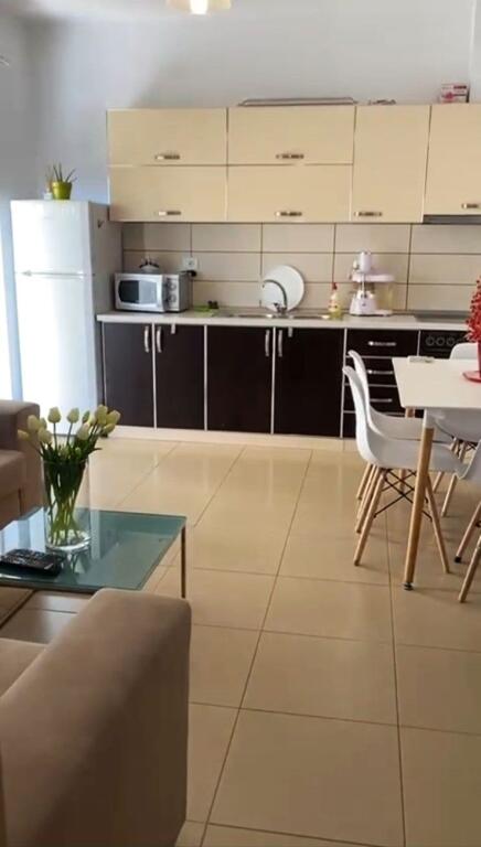 🏢Kompleksi Prestige prane Institutit Harry Fultz jepet me qera apartament 2+1+post parkimi ,i mobiluar.60,000Leke