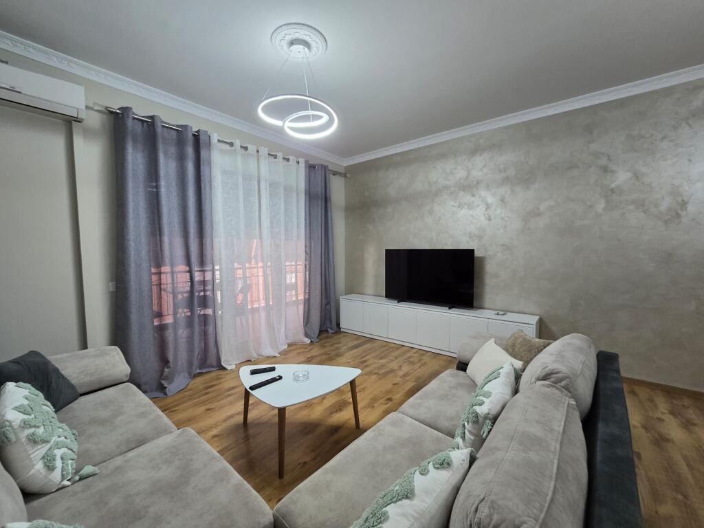 Ap 2+1+2 me qira tek Kompleksi Delijorgji