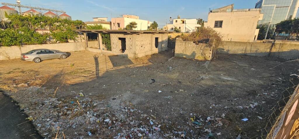 🏡 Shitet Shtëpi + Tokë 📌 Autostrada Durrës – Tiranë, pranë karburantit Kastrati