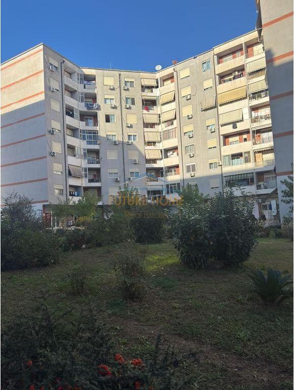 Ambient Biznesi, Unaza e Re,Tiranë