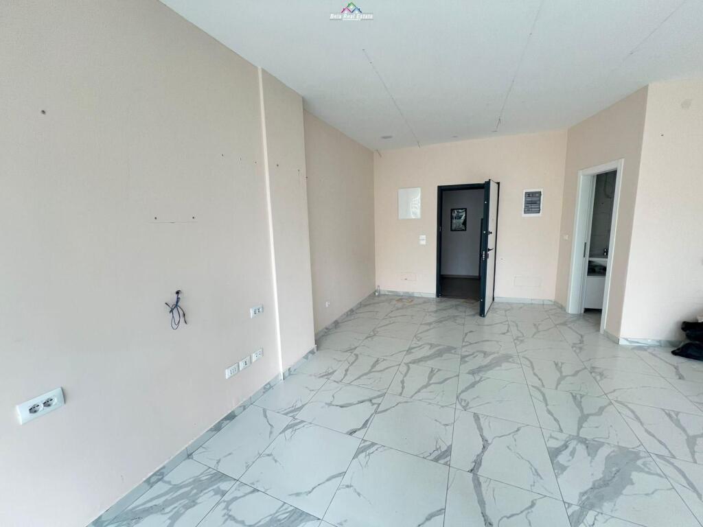 Ufficio in Affitto presso Lake View Residence (ID BZ2720) Tirana