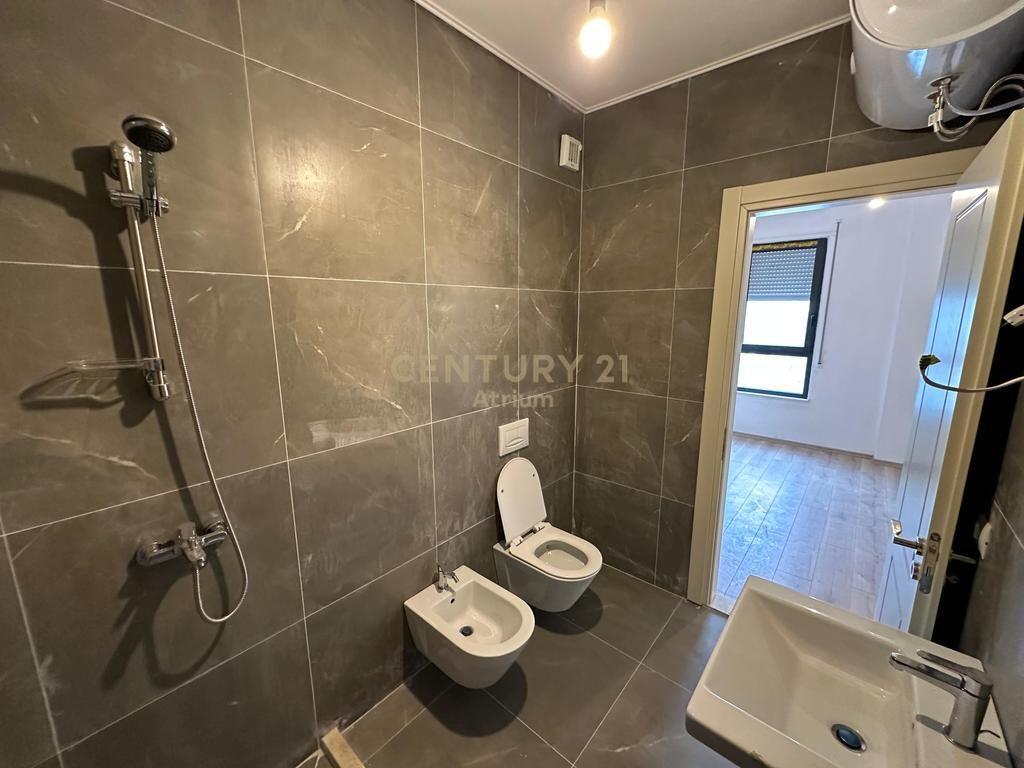 SHITET APARTAMENT 2 + 1 + 2 + POST PARKIMI NE KINOSTUDIO ! 195,000 €