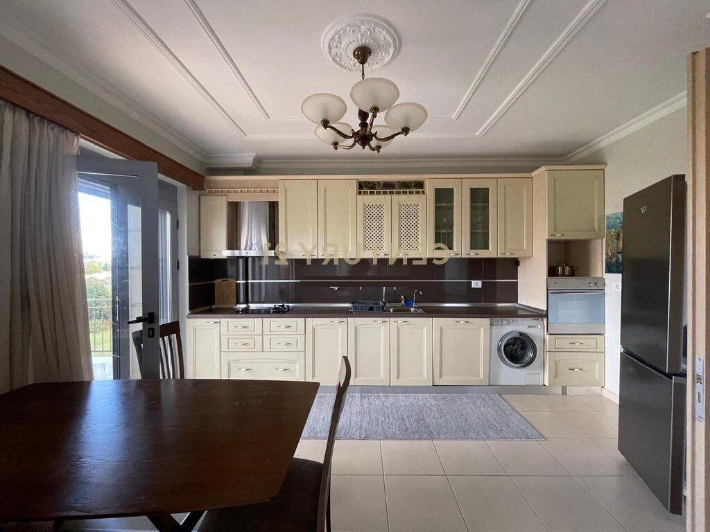 JEPET ME QIRA KATI I TRETE I NJE VILE 4-KATESHE NE MJULL- BATHORE