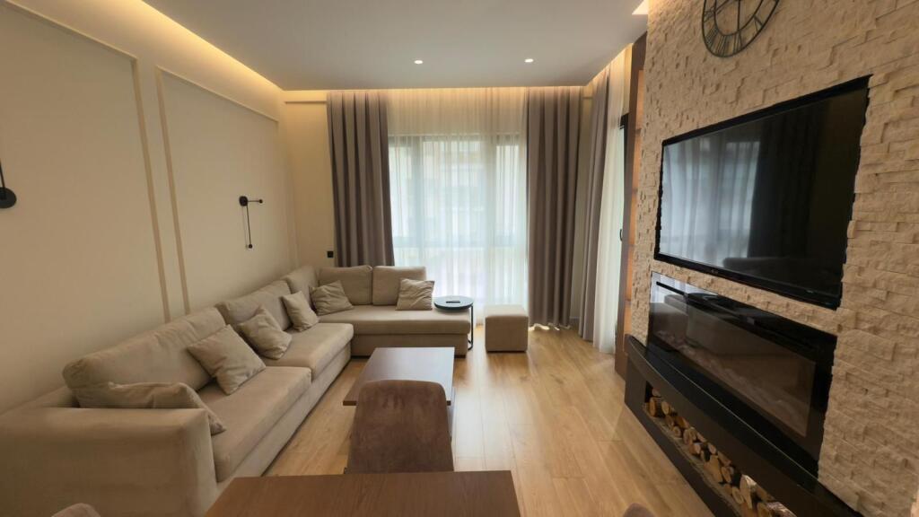 Apartament 1+1 per qira tek Square 21.