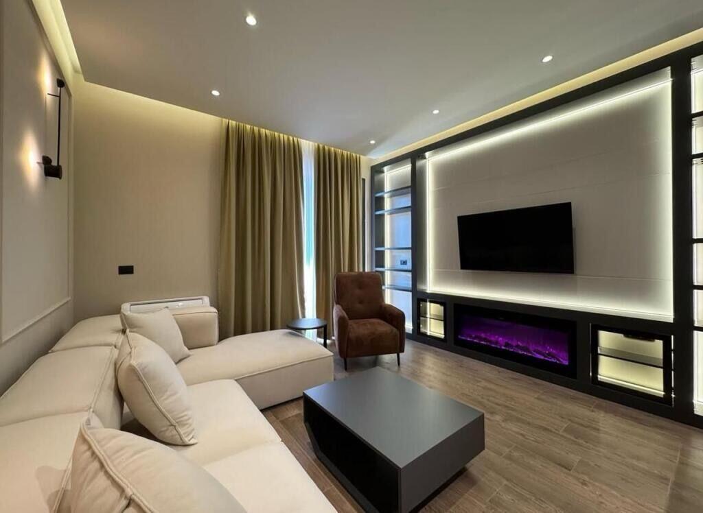 Super appartamento 1+1 sulla strada di Kavaja complesso (delijorgji)