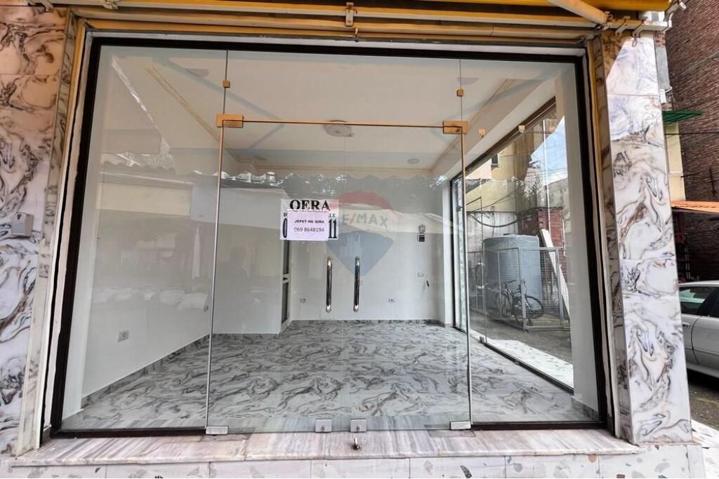 Negozio - In Affitto - Piazza Skanderbeg, Tirana !