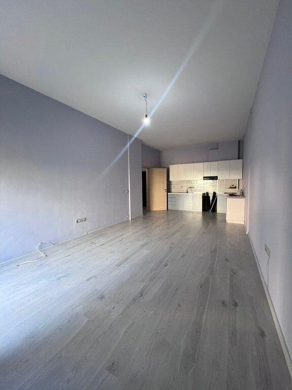 Qera, Ambient per zyra+Post Parkimi, Komuna e Parisit, Tirane.