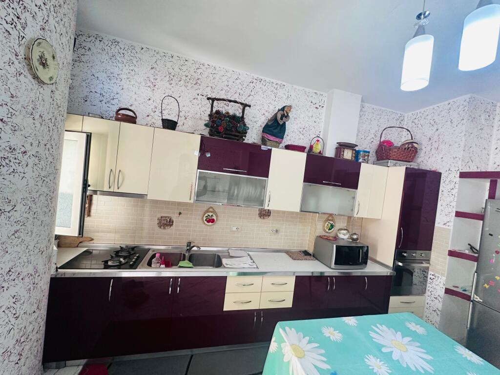 Jepet Me Qera Apartament 2+1+1 Ballkon