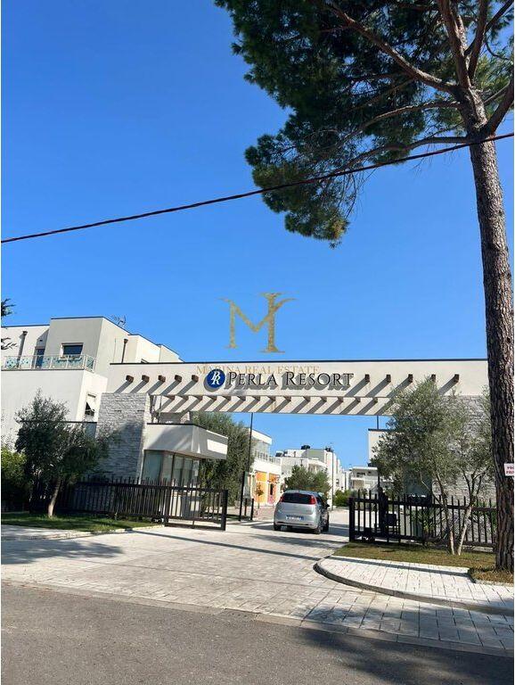 SUPER APARTMENT 2+1+2 FOR SALE WITH PARKING SPOT AT "PERLA RESORT" LALZ BAY