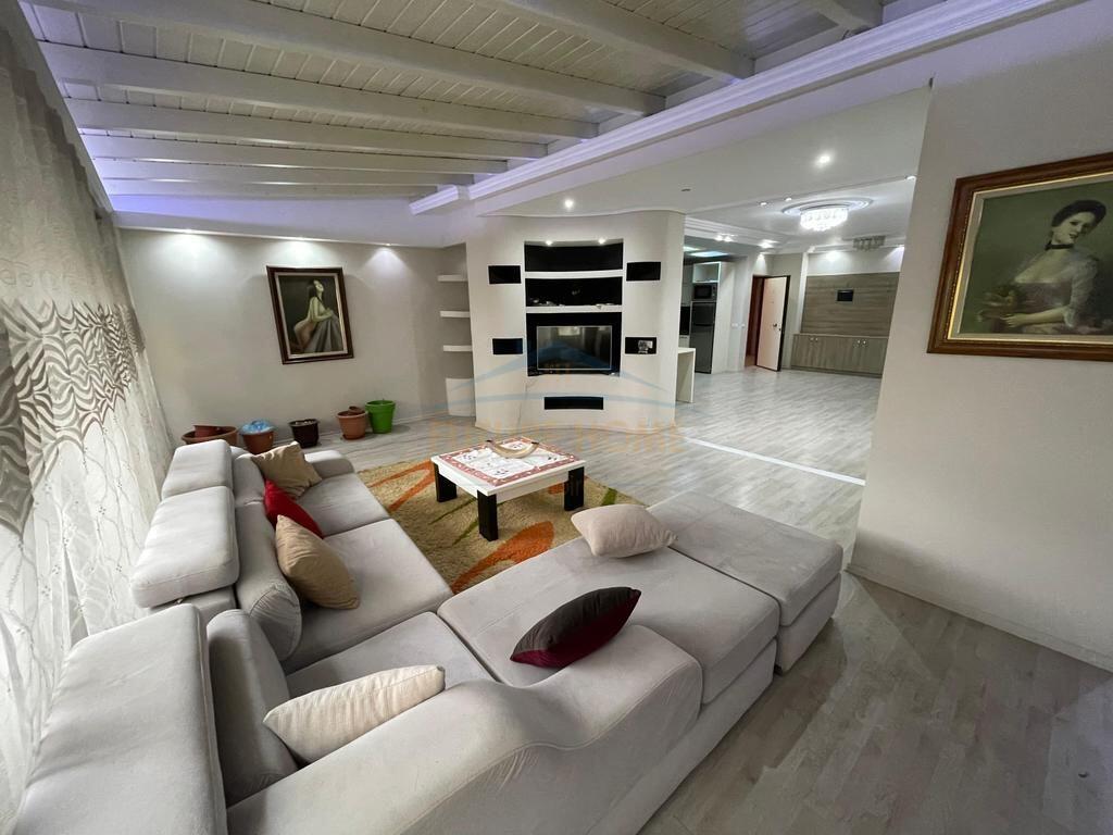 Vendesi Appartamento 2+1+2+ Veranda, Palazzo con Freccia