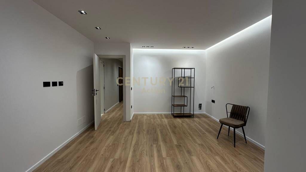 Jepet zyre moderne me qira te hotel “Radisson” Liqeni i Thate. 900 € /Muaj