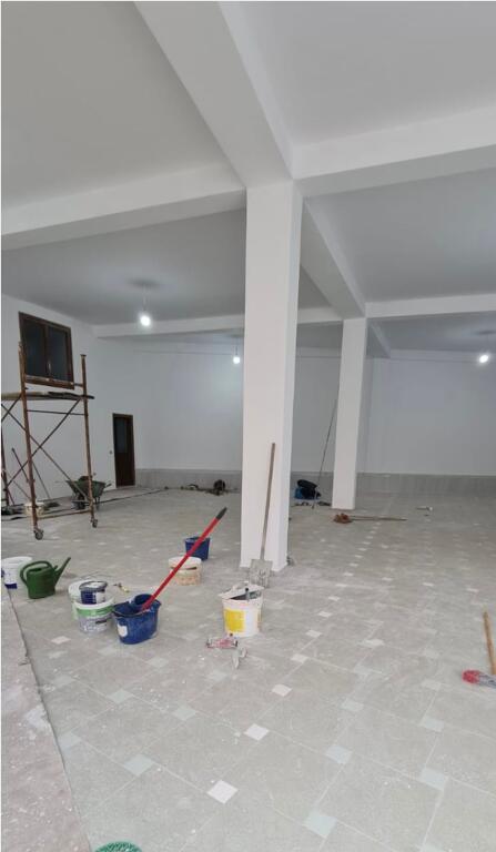 Ambjent biznesi me qera prane Univers City