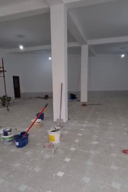 Ambjent biznesi me qera prane Univers City