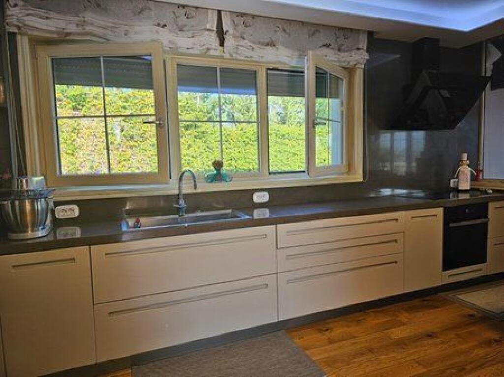 Shitet, Vile 3-Kateshe, Lunder, Tirane.