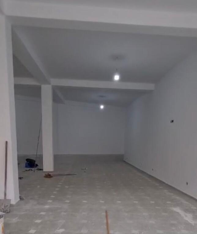 Ambjent biznesi me qera prane Univers City