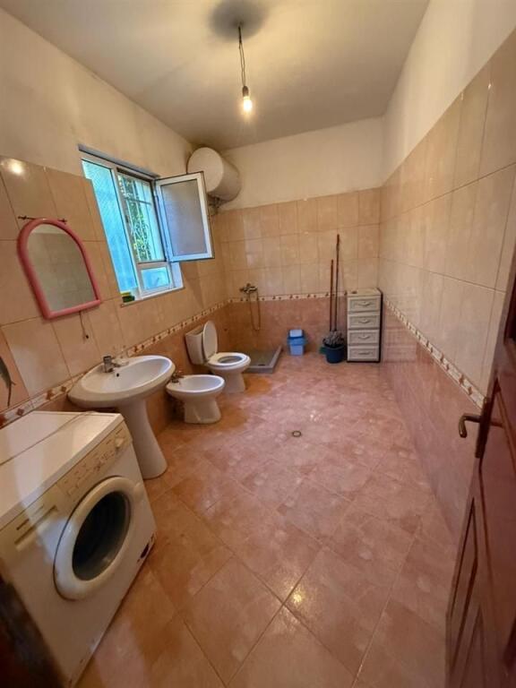 APARTAMENT 1+1. 28000 LEKE.ISH TREGU ELEKTRIK,PALLATI GRAND