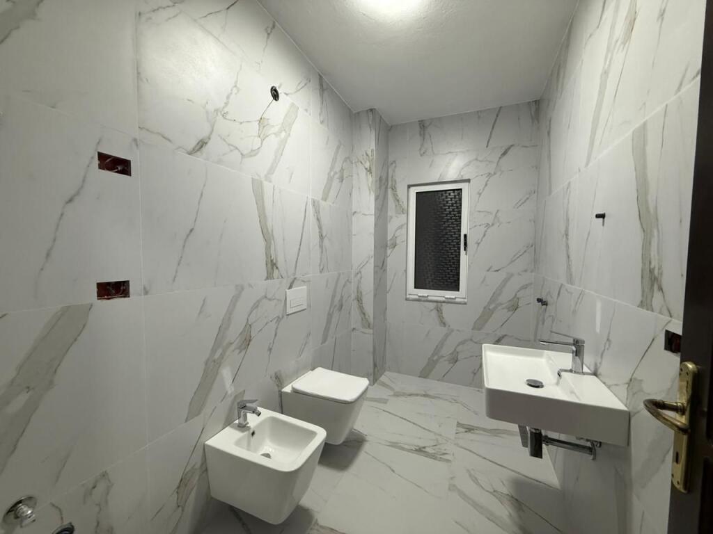 Ofrojme zyre me qira tek Sheshi Willson!