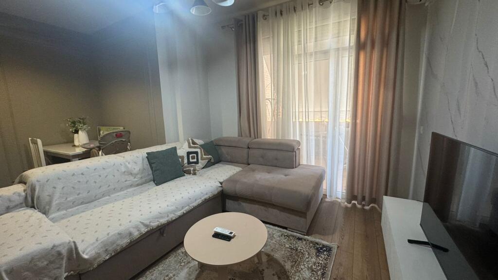 Apartament 2+1 per qira tek Rr Elbasanit