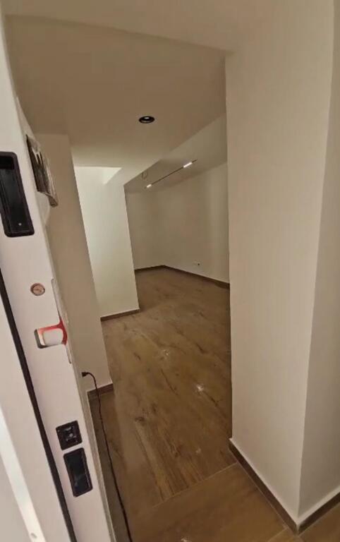 1+1 bosh ME QERA PER BIZNES - RRUGA QEMAL STAFA 50.000 leke