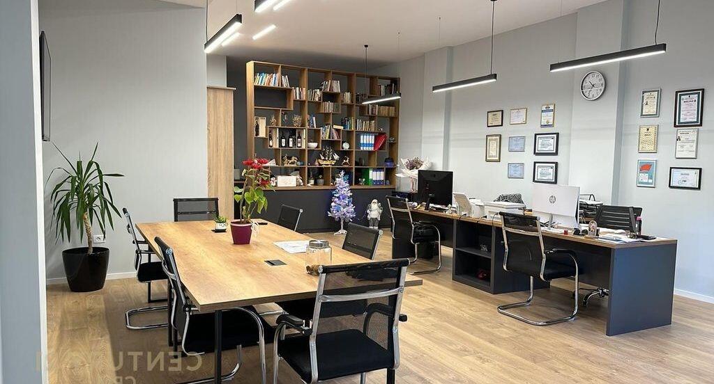 1+1 Space for Shop or Office for Rent in Magnet Complex 21 Dhjetori.