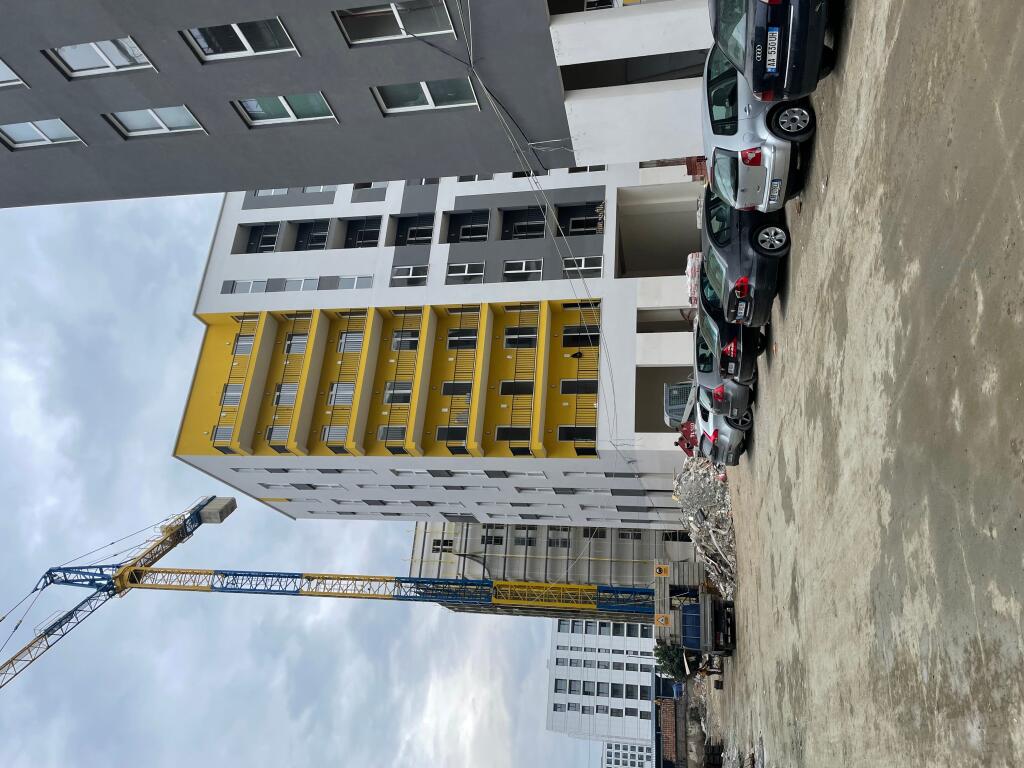 Shitet apartament 2+1, Tirana Entry