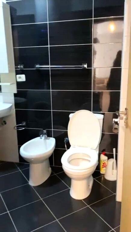 🏢Kompleksi Prestige prane Institutit Harry Fultz jepet me qera apartament 2+1+post parkimi ,i mobiluar.60,000Leke