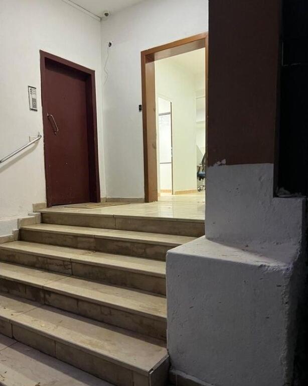 Office with spacious area near the New Bazaar – 107 m²