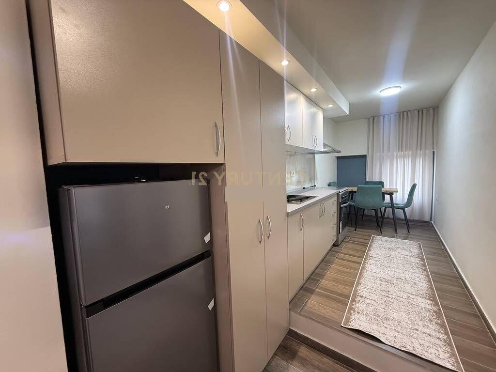 APARTAMENT 2+1 PER QIRA NE RRUGEN E BARRIKADAVE
