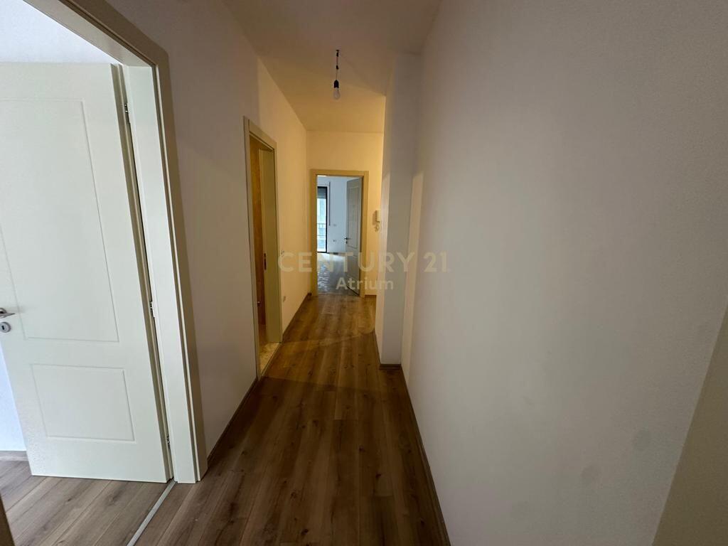 SHITET APARTAMENT 2 + 1 + 2 + POST PARKIMI NE KINOSTUDIO ! 195,000 €