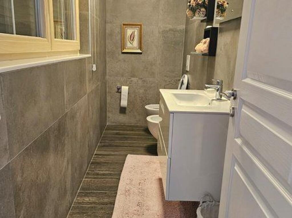 Shitet, Vile 3-Kateshe, Lunder, Tirane.