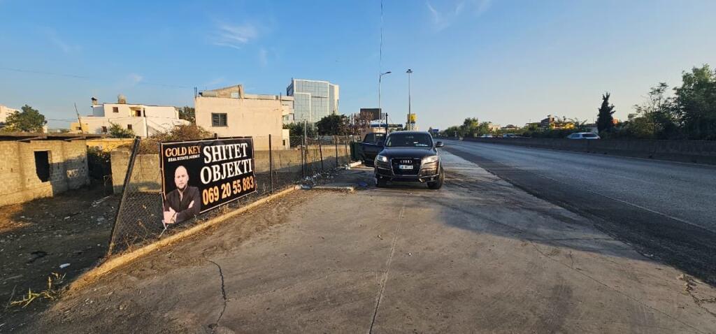 🏡 Shitet Shtëpi + Tokë 📌 Autostrada Durrës – Tiranë, pranë karburantit Kastrati