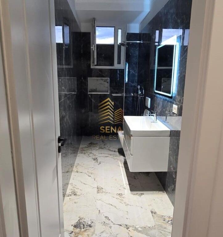 Shitet, Apartament 2+1+2tualete+Blk, Stacioni i Trenit, 218.000 Euro