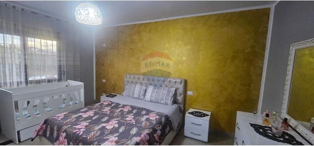 Apartament - Për Shitje - Rruga Ali Demi, Tiranë