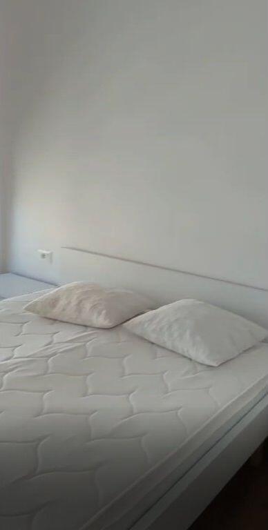 Appartamento 1+1 in Affitto ad Ali Demi, Presso il Complesso Kadiu, Tirana 450 € /Mese