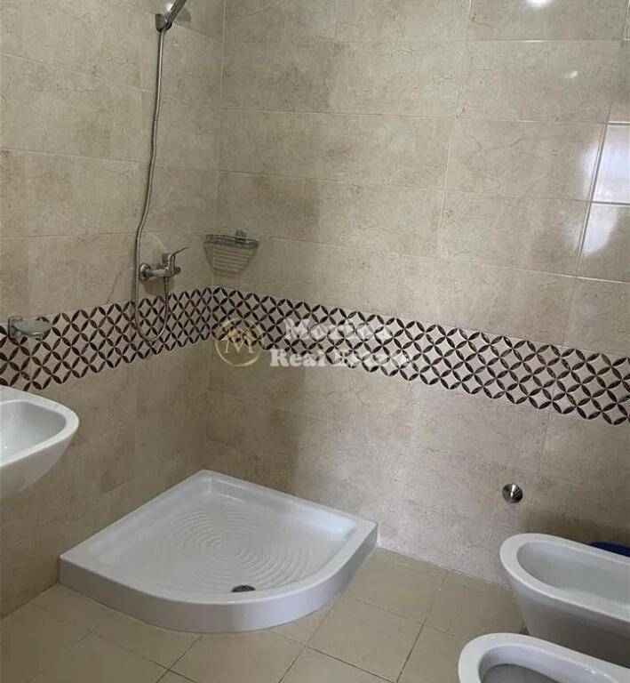 Qera, Apartament 3+1, Kinostudio, 850 euro/muaj