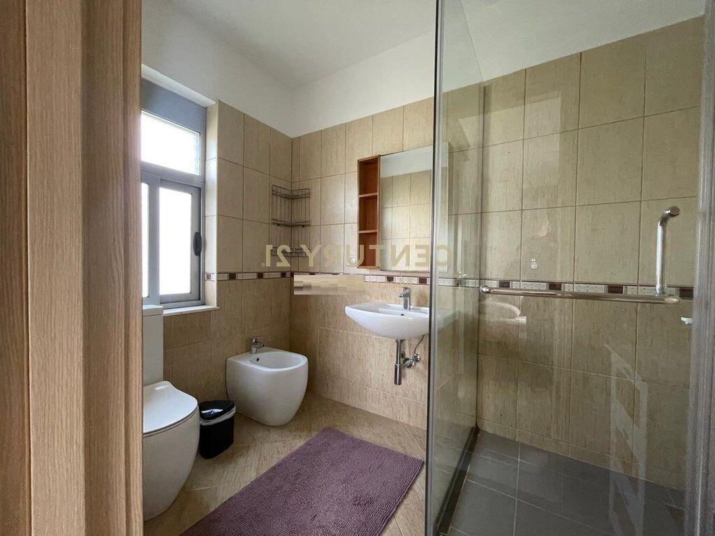 JEPET ME QIRA KATI I TRETE I NJE VILE 4-KATESHE NE MJULL- BATHORE