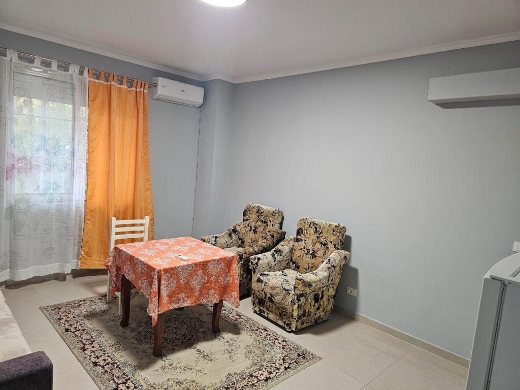JEPET ME QIRA APARTAMENT 1+1 TE ZONA E PLAZHIT!!!