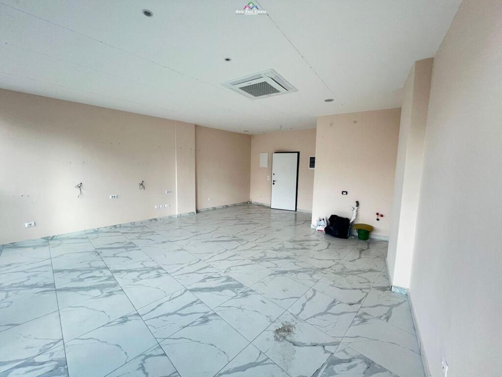 Ufficio in Affitto presso Lake View Residence (ID BZ2720) Tirana