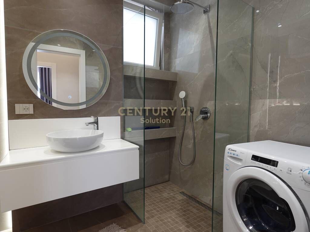 JAPIM ME QIRA 2+1+2 POSTE PARKIMI TE LIQENI I THATE! 1,350 € /Muaj