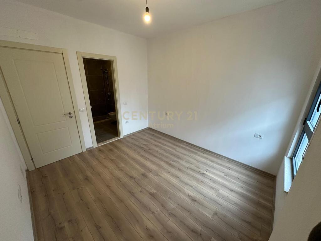 SHITET APARTAMENT 2 + 1 + 2 + POST PARKIMI NE KINOSTUDIO ! 195,000 €