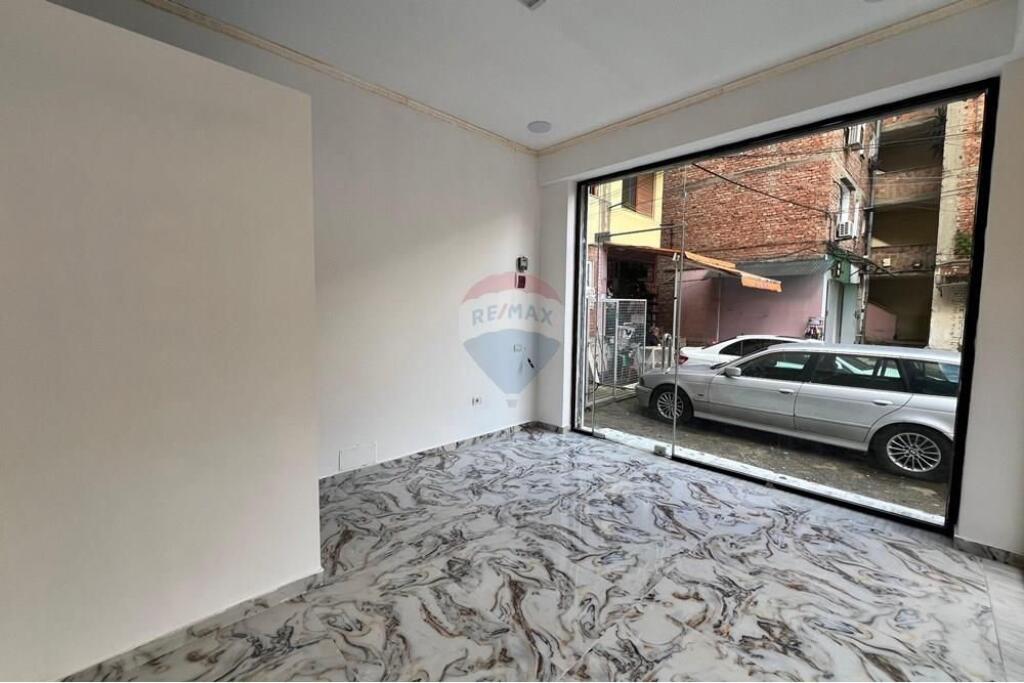 Negozio - In Affitto - Piazza Skanderbeg, Tirana !