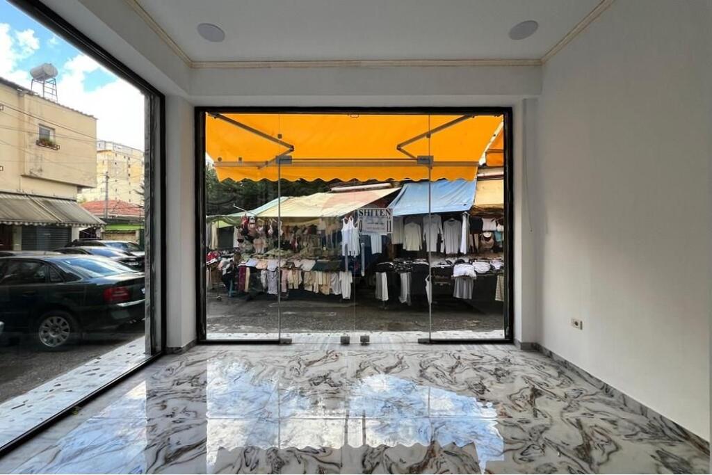 Negozio - In Affitto - Piazza Skanderbeg, Tirana !