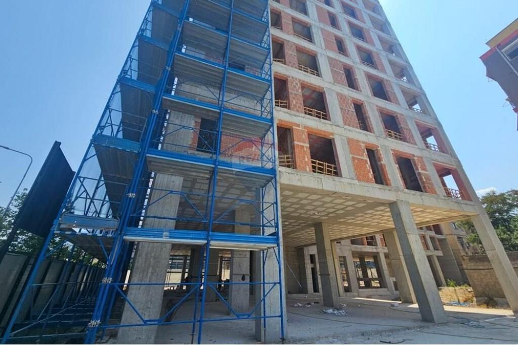 Shitet Apartament 2+1 bulevardi Zhan Dark