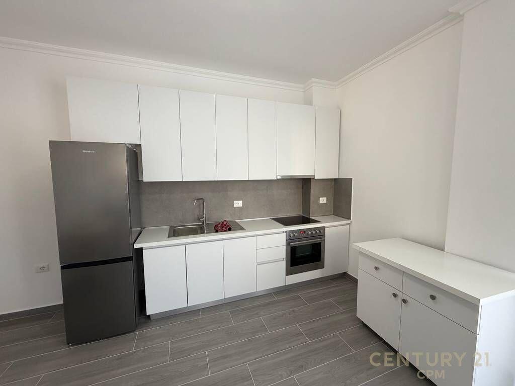 Apartament 2+1 per qira ne zonen e kombinatit