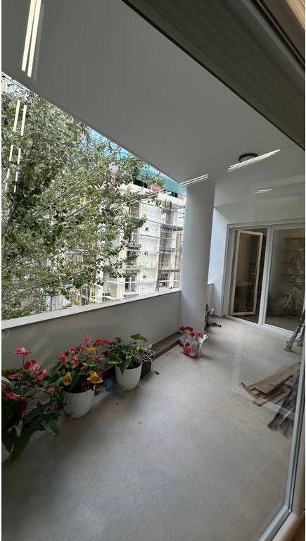 Jepet zyre moderne me qira te hotel “Radisson” Liqeni i Thate. 900 € /Muaj