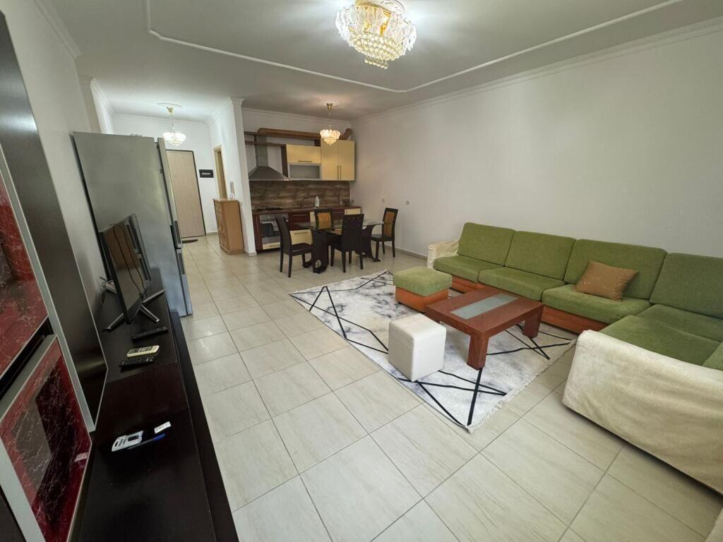 apartament 2+1 me qira tek Liqeni i Thate