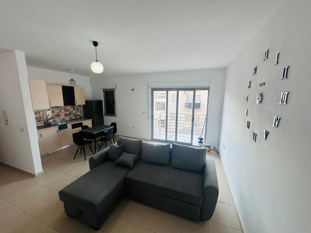 Jepet Me Qera Apartament 2+1+1 Ballkon