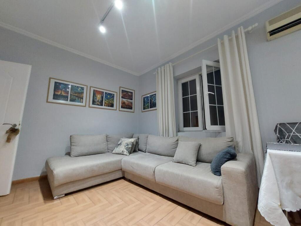 Appartamento 2+1, a 21 Dhjetori, Via Kavaja, 700 euro/mese